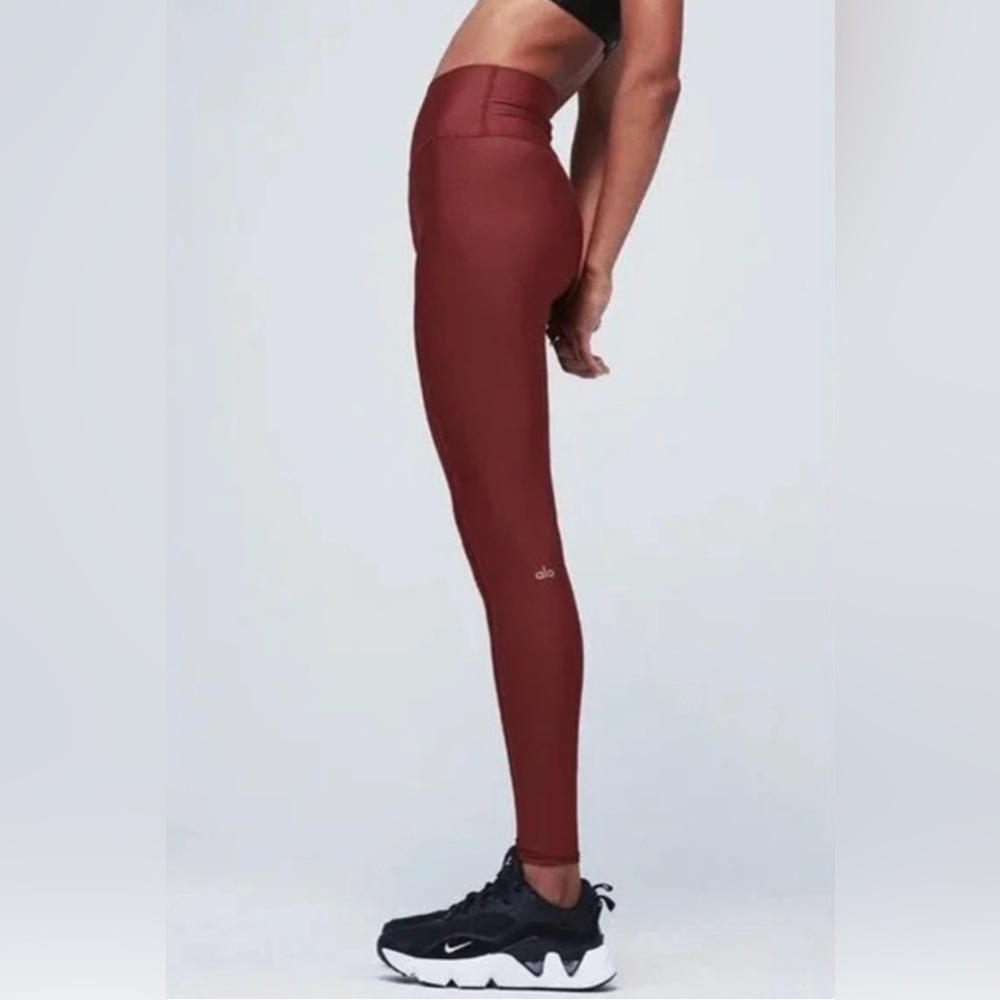 Alo Yoga High Waist Airlift Leggings Cranberry
Size XS Extra Small - Picture 2 of 6
